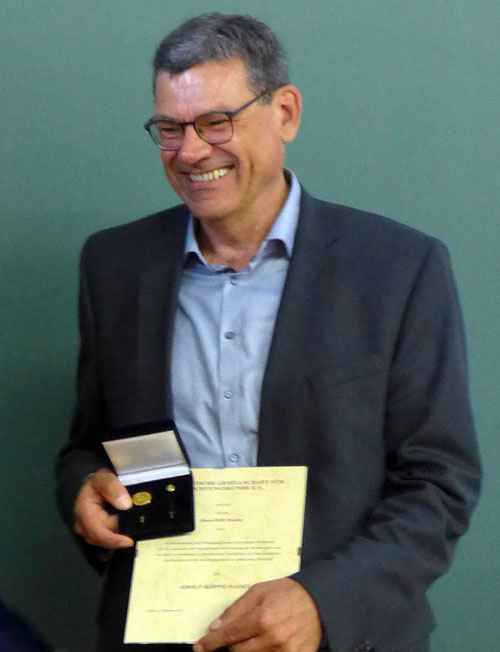 DGfZ HansWilli Warder mit AdolfKöppeNadel geehrt