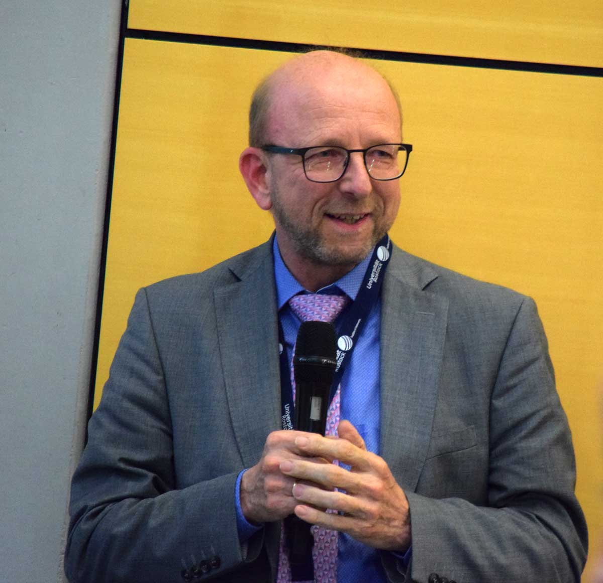 Dr. Hans-Peter Schons, Rechnungsprüfer der DGfZ, bestätigt die ordnungsgemäße und sehr sparsame Haushaltsführung