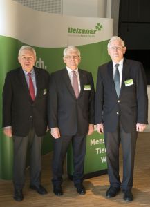 V. links n. rechts: Dr. O. Marquardt (Präsident der DGfZ), Dr. Hölscher (Vorstand Uelzener Vers.), Prof. Dr. E. Kalm (CAU Kiel).
