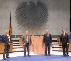 v.l.n.r. Geschäftsführer VDL und BDZ Dr. Stefan Völl, BDZ-Vorsitzender Bernd Merscher, Vorsitzender VDL Alfons Gimber und Dr. Bernhard Polten vom BMEL; Foto VDL