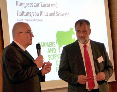 v.l.n.r. Dr. Burkhard Schmied, Dr. Bernhard Polten (beide BMEL) stehen Rede und Antwort